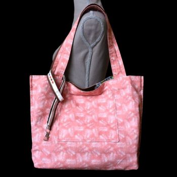 Toile 100% coton dessin de feuillage en blanc sur fond vieux rose