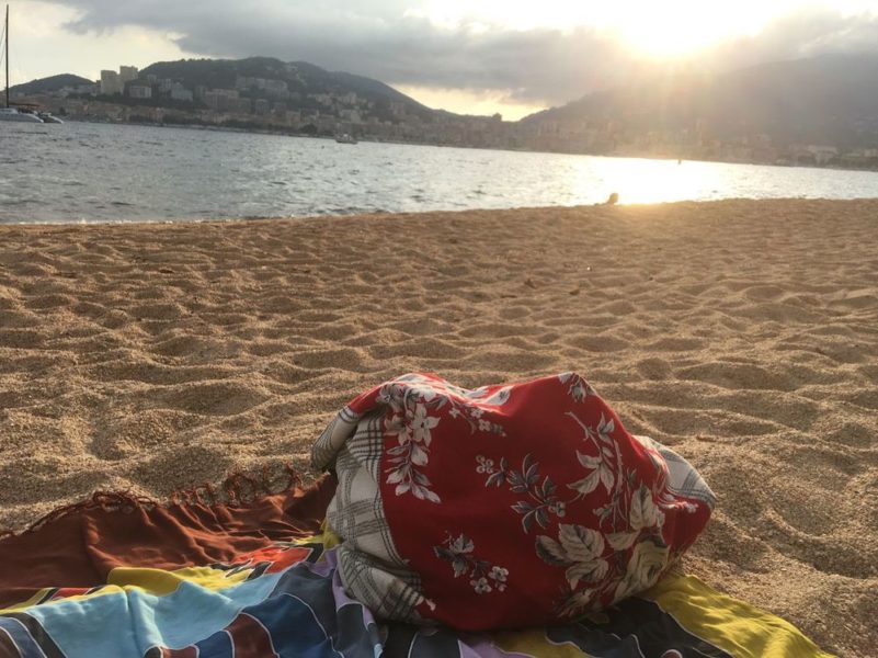 De la création, du vintage, du fait main. Les sacs des Cabas de la Grande vus au quotidien, portés et photographiés par leurs acheteurs.