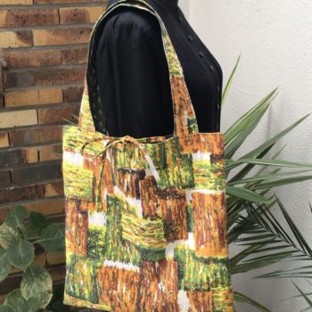 Mycène tissu vintage 1950s motifs abstraits géométriques en vert jaune brun et noir sur fond blanc, toile signée Mycène, tissu lavable Paris