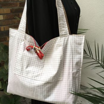 Cabas en tissu à imprimé vintage, Agathe, fait main en France. Verso, doublure et poche intérieure, détail.