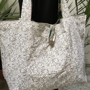 Cabas en toile vintage peinte à la main. Verso, la doublure, et poche intérieure. Détail de la poche et du bouton.