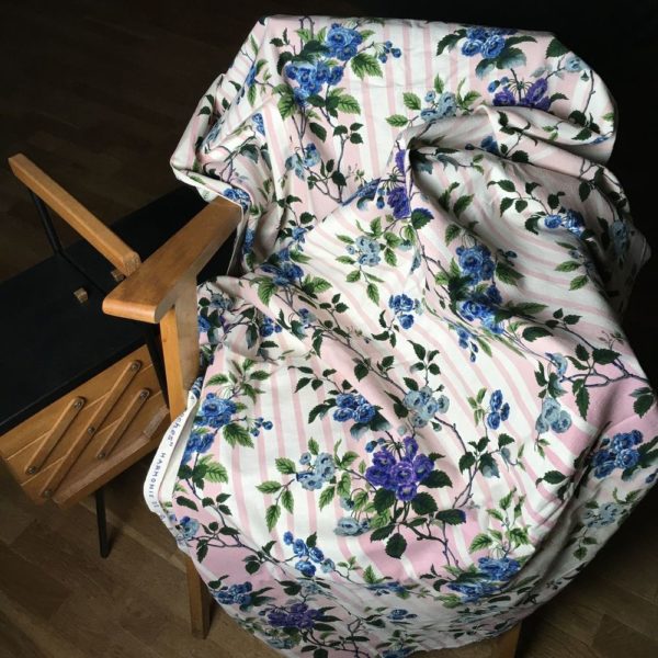 Tissu vintage Bazoches, dessin de Pascaline Villon, impression d’art, Romanex de Boussac