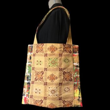 Collection Obi, le cabas Bornéo, sac réalisé dans une ceinture de kimono japonaise vintage et doublure tissu d'ameublement français 1950s, recto avec broderies, face B