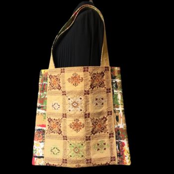 Collection Obi, le cabas Bornéo, sac réalisé dans une ceinture de kimono japonaise vintage et doublure tissu d'ameublement français 1950s, recto avec broderies, face A