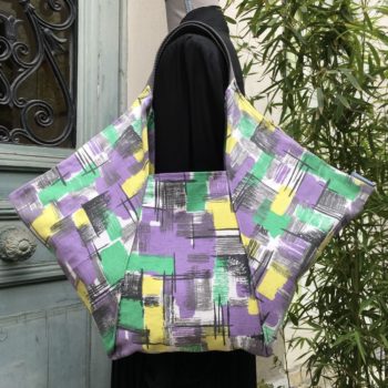 Cabas triangle en tissu vintage des années 1950s début 1960s, toile d’ameublement en coton. Imprimé graphique, motifs géométriques abstraits, formes libres. Recto face A