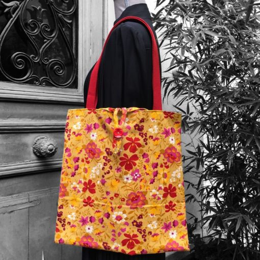 Sac en tissu fleuri jaune et rouge, toile vintage de 1967, Lisette, dessin de Pascaline Villon, Romanex de Boussac.