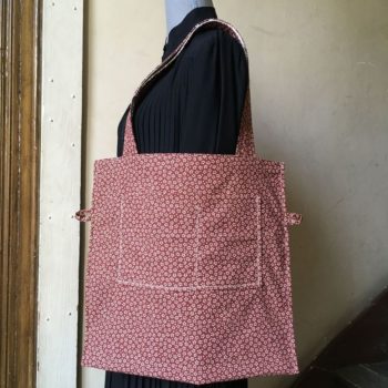 Sac souple en toile vintage, tissu 1950s 1960s en coton texturé Baltimore par Beldecor, doublure Myosotis de Safeco, motif japonais Wasurenagusa, doublure et poche.