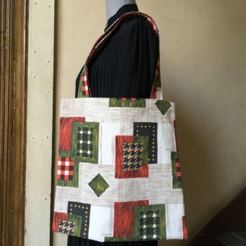 Sac souple en toile vintage, tissu 1950s 1960s en coton texturé Baltimore par Beldecor, imprimé géométrique, superposition de carrés et losanges, recto face A.