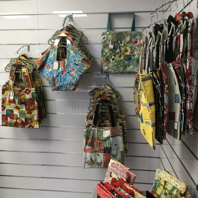 Pop-up store rue Lepic Paris, les sacs et cabas