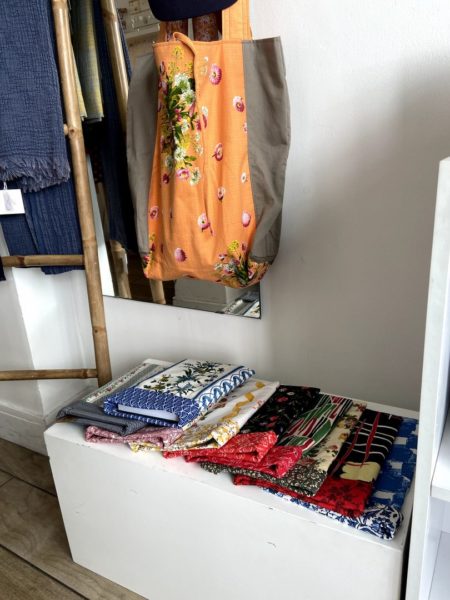 Les Cabas de la Grande en boutique à l'Atelier des Créateurs - les housses à livres