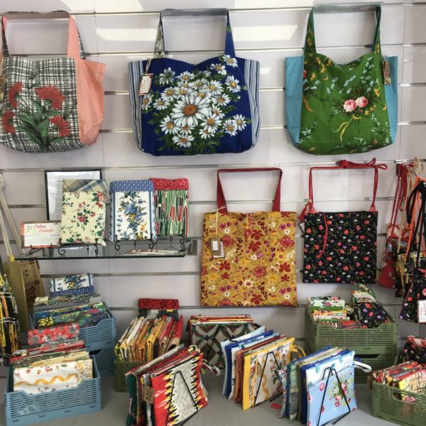 Pop-up store rue Lepic à Montmartre mai 2023