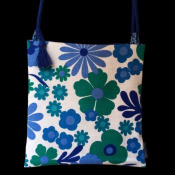 Petite sacoche, sac bandoulière Flower Power dans un tissu vintage de 1969, Aubade, dessin de Pascaline Villon, Romanex de Boussac. Recto face A.
