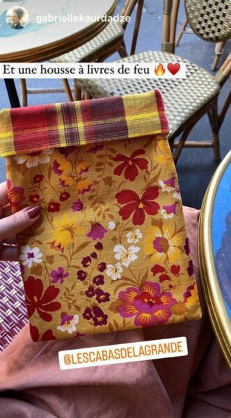 De la création, du vintage, du fait main. Les sacs des Cabas de la Grande vus au quotidien, portés et photographiés par leurs acheteurs.