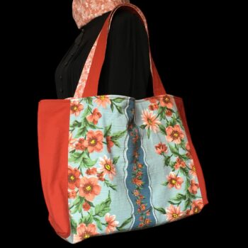 Cabas XXL terracotta rouille, grand sac de plage fleuri en tissu vintage 1950s. Fourre-tout réversible, accessoire d'inspiration rétro, fait main en France. Exemplaire 1, recto face B.