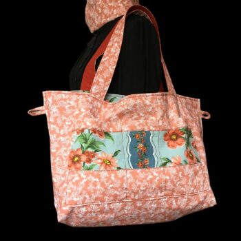 Cabas XXL terracotta rouille, grand sac de plage fleuri en tissu vintage 1950s. Fourre-tout réversible, accessoire d'inspiration rétro, fait main en France. Exemplaire 1, doublure et poche.