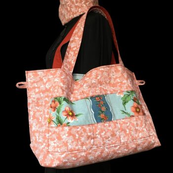 Cabas XXL terracotta rouille, grand sac de plage fleuri en tissu vintage 1950s. Fourre-tout réversible, accessoire d'inspiration rétro, fait main en France. Exemplaire 2, doublure et poche.