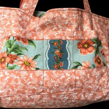 Cabas XXL terracotta rouille, grand sac de plage fleuri en tissu vintage 1950s. Fourre-tout réversible, accessoire d'inspiration rétro, fait main en France. Exemplaire 1, doublure et poche, détails.