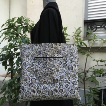 Totebag en tissu vintage baroque. Fourre-tout réversible en toile d'ameublement revalorisée, création originale, fait main en France. Verso, doublure et poche.