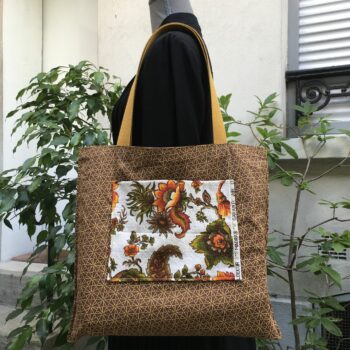 Sac vintage en toile, imprimé baroque de style orientaliste, Madras par Beldecor. Fourre-tout réversible en tissu revalorisé, création originale. Exemplaire 1, verso, doublure et poche intérieure.