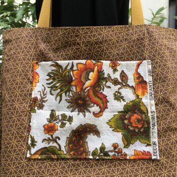 Sac vintage en toile, imprimé baroque de style orientaliste, Madras par Beldecor. Fourre-tout réversible en tissu revalorisé, création originale. Exemplaire 1, verso, doublure et poche intérieure, détail.