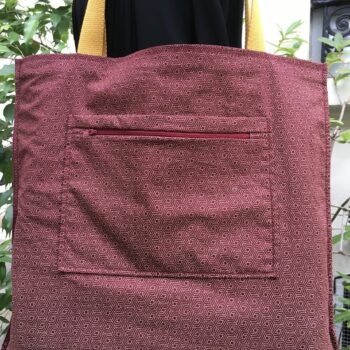 Sac en toile de style tapisserie, imprimé vintage baroque, Amboise par Romanex de Boussac. Fourre-tout réversible en tissu revalorisé, création originale. Exemplaire 1, verso, doublure et poche intérieure, détail.