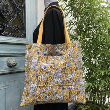 Totebag graphique ocre jaune, cabas en tissu vintage. Fourre-tout réversible en toile d'ameublement revalorisée, création originale, fait main. Verso, doublure et poche.