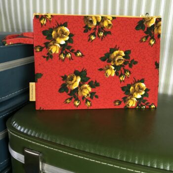 Pochette fleurie, trousse zippée, faite main en France, création originale, pièce unique, en tissu vintage revalorisé, un accessoire d'inspiration rétro.