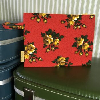 Pochette fleurie, trousse zippée, faite main en France, création originale, pièce unique, en tissu vintage revalorisé, un accessoire d'inspiration rétro.