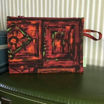 Pochette zippée, dessin ethnique rouge, trousse faite main en France, création originale, tissu vintage revalorisé, accessoire d'inspiration rétro.