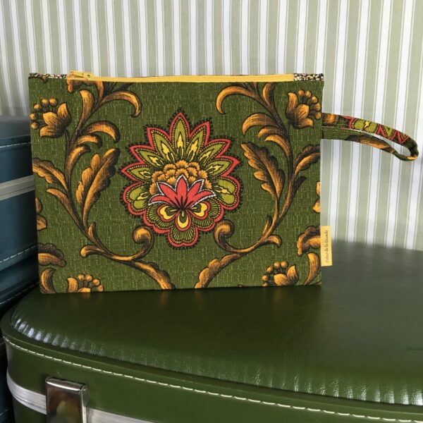 Pochette baroque verte, trousse zippée, faite main en France, création originale, tissu vintage revalorisé, accessoire d'inspiration rétro.