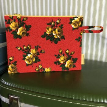 Pochette fleurie, trousse zippée, faite main en France, création originale, pièce unique, en tissu vintage revalorisé, un accessoire d'inspiration rétro.