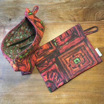 Pochette zippée, dessin ethnique rouge, trousse faite main en France, création originale, tissu vintage revalorisé, accessoire d'inspiration rétro.