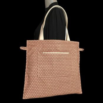 Tote bag fleuri, fleurs stylisées, fait main en France. Sac fourre-tout réversible en tissu vintage revalorisé, accessoire d'inspiration rétro sixties. Verso, doublure et poche zippée fermée.