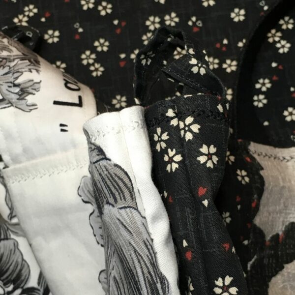 Finitions couture, avec soin, les détails qui font la différence. Pour des sacs, cabas, et pochettes qui tiennent leurs promesses.