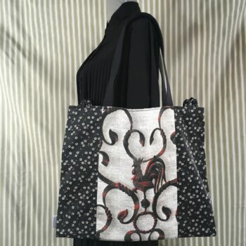 Sac en tissu vintage baroque, cabas girouette avec dessin de coq. Fourre-tout réversible en toile d'ameublement revalorisée, création originale, fait main. Recto face B.