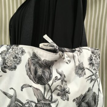 Sac vintage en coton chintz à motif floral. Fourre-tout réversible en tissu de collection, accessoire d'inspiration rétro seventies, fait main en France. Recto, liens à nouer.