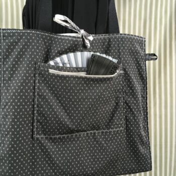 Sac vintage en coton chintz à motif floral. Fourre-tout réversible en tissu de collection, accessoire d'inspiration rétro seventies, fait main en France. Verso, doublure et poches, détails.