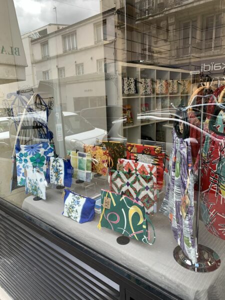 Pop-up store rue Lepic à Montmartre mai 2024