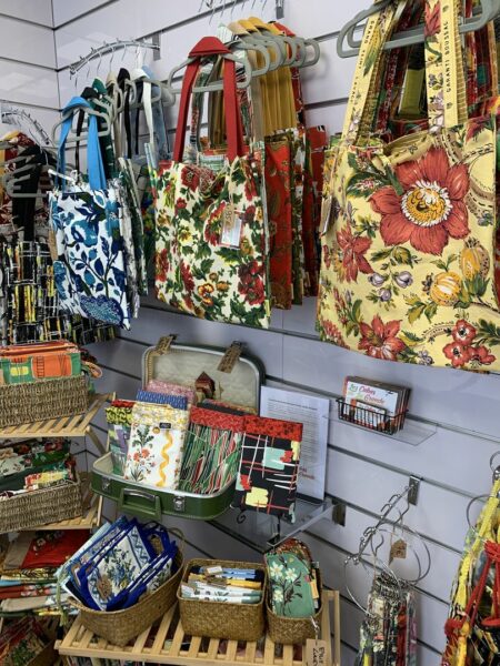 Pop-up store rue Lepic à Montmartre mai 2024