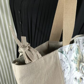 Grand sac de plage beige, cabas en toile vintage. Exemplaire 2, recto, liens d'attache.