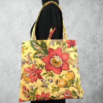 Sac rétro et estival d'inspiration provençale, fait main en France. Sac fourre-tout réversible en tissu vintage revalorisé. Exemplaire 3.