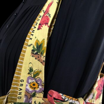 Sac rétro et estival d'inspiration provençale, fait main en France. Sac fourre-tout réversible en tissu vintage revalorisé. Exemplaire 3. Détail des anses.