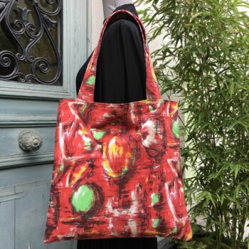 Sac au dessin abstrait rouge, de formes libres. Fourre-tout réversible en tissu vintage revalorisé, accessoire d'inspiration rétro fait main en France. Recto face A.