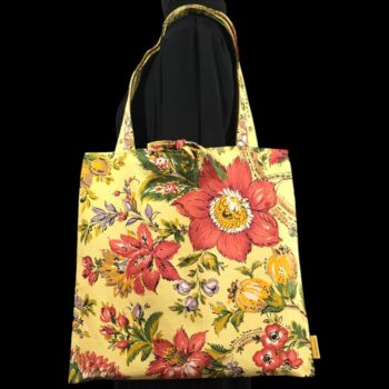 Sac rétro et estival d'inspiration provençale, fait main en France. Sac fourre-tout réversible en tissu vintage revalorisé. Exemplaire 1. Recto face A.