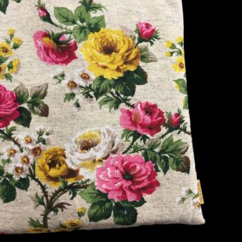 Sac fleuri en laine et lin, fait main en France. Fourre-tout réversible en tissu vintage revalorisé, accessoire d'inspiration rétro. Exemplaire 2. Recto face A, détails.