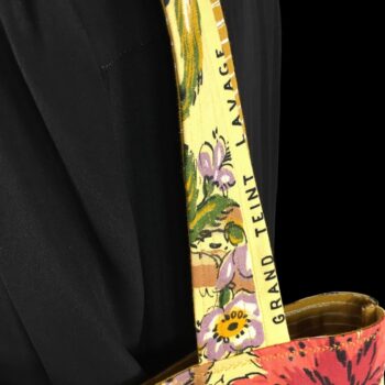 Sac rétro et estival d'inspiration provençale, fait main en France. Sac fourre-tout réversible en tissu vintage revalorisé. Exemplaire 3. Détail des anses.