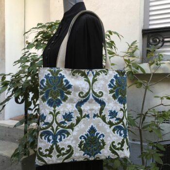 Sac en toile de style tapisserie, imprimé vintage baroque, couleurs bleu et vert. Exemplaire 3, recto face A.