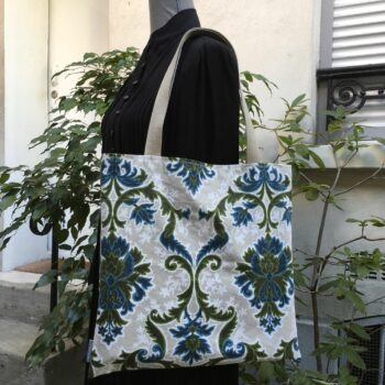 Sac en toile de style tapisserie, imprimé vintage baroque, couleurs bleu et vert. Exemplaire 3, recto face B.