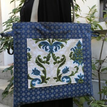 Sac en toile de style tapisserie, imprimé vintage baroque, couleurs bleu et vert. Exemplaire 3, doublure et poche, détail.