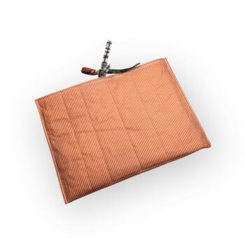 Housse à tablettes fleurie sixties, étui matelassé pour livres, fait main, création originale pièce unique, tissu vintage 1960s revalorisé. Verso, doublure et matelassage.